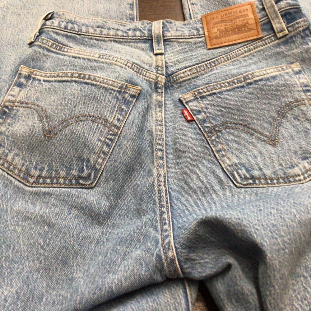 Levi’s premium ribcage straight high waisted jeans. Size 26. Great shape. - Picture 9 of 9